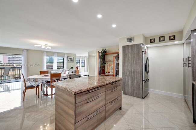 Foto del edificio - 1301 NE 7th St