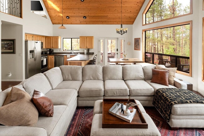 Foto del edificio - 2373 W Mountain Laurel Rd