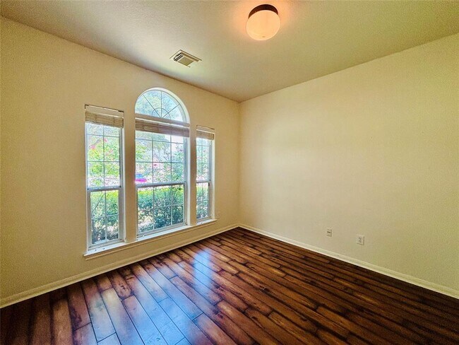 Building Photo - 4430 Pasada Ln