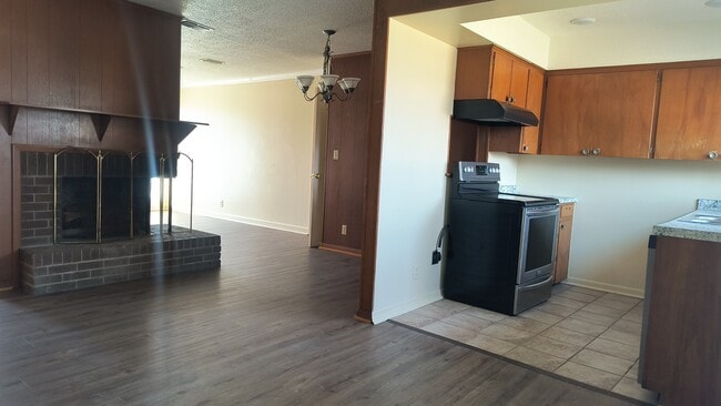 Building Photo - 3003 S Taft St