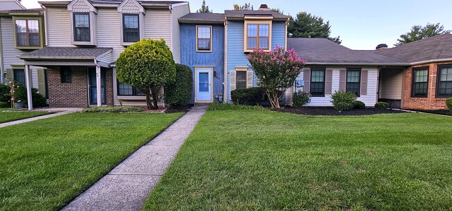 Manicured Curb Appeal | Private front walk and lawn — landscaping, lawn care snow removal iincluded - 43 Tynemouth Ct
