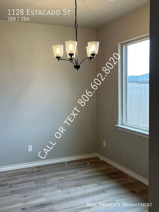Building Photo - New beautiful construction in the Crosspoi...