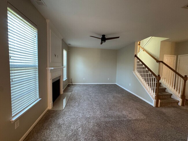 Foto del edificio - MOVE-IN READY! **Move-in Special** $250 of...