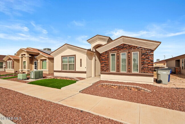 Building Photo - 1908 Thomas Lackland St