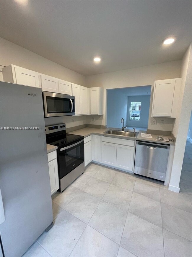 Photo - 552 NE 4th Terrace House