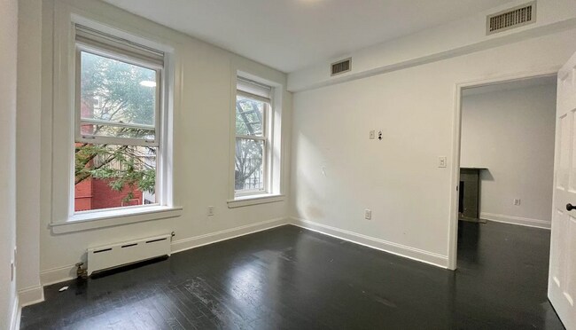 Foto del edificio - 223 W 11th St