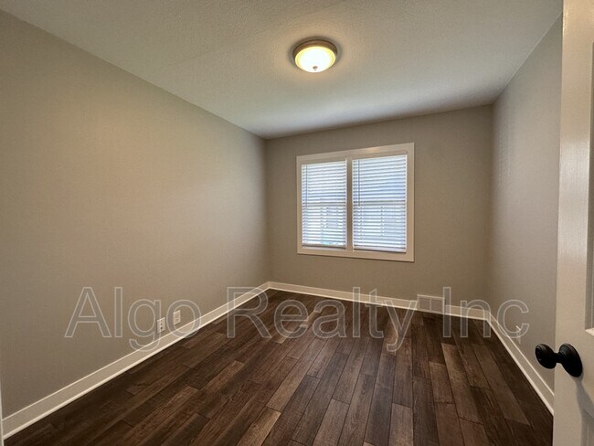 Foto del edificio - 3616-3616 Kipling Ave
