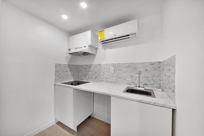 Foto del edificio - 526 W Perry St