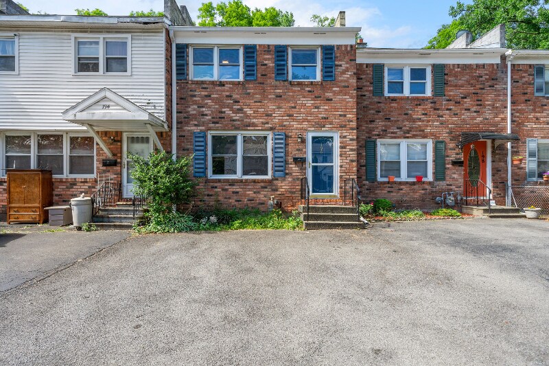 Primary Photo - 196 Mt Hope Dr