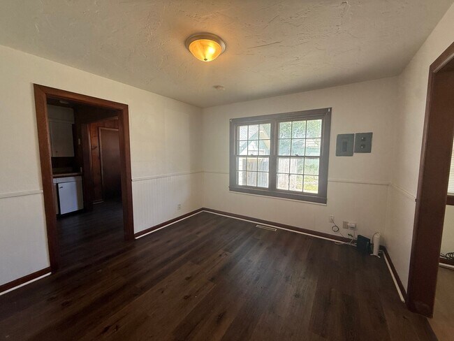 Building Photo - Spacious 3 Bedroom, 2 Bath Home in Springfield, MO!