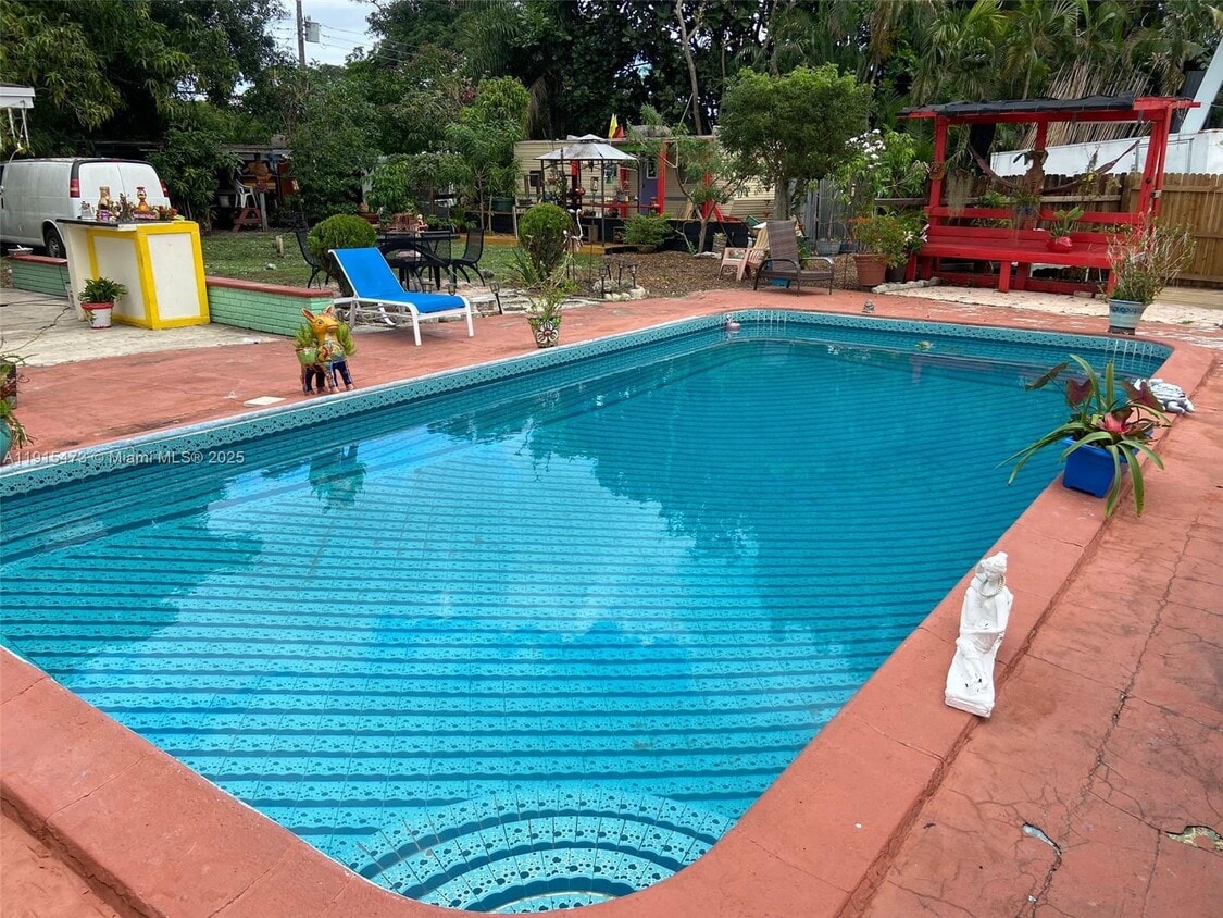 Primary Photo - 436 E Evanston Cir