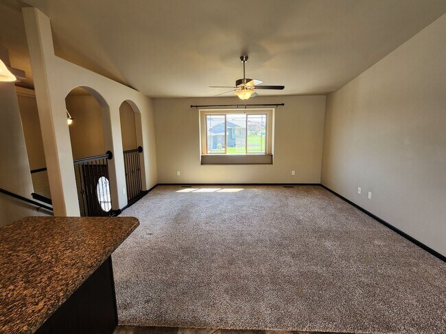 Foto del edificio - 4 Bedroom, 3 Bathroom Home for Rent