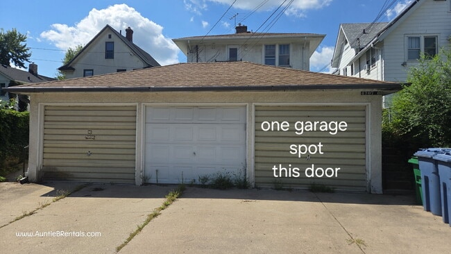 Building Photo - Spacious 3 Bed Duplex with Office + Bonus ...