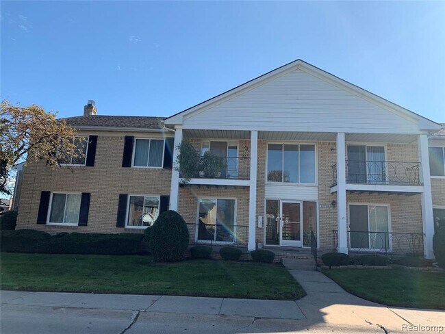Building Photo - 37098 Camelot Dr