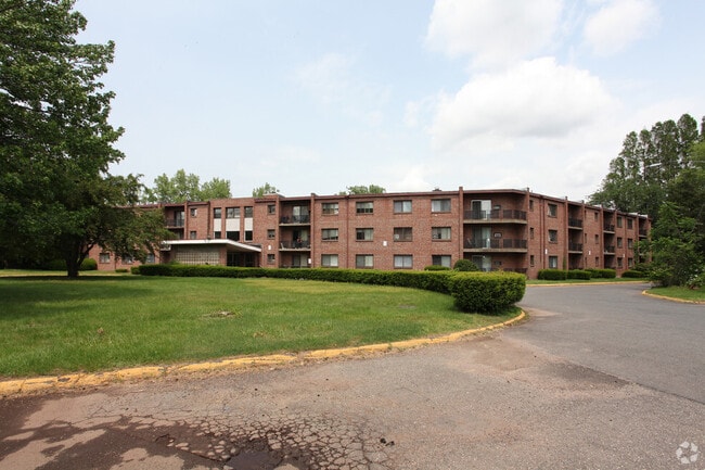 140 Silver Lane "Stone Creek Apartments" - 140 Silver Ln