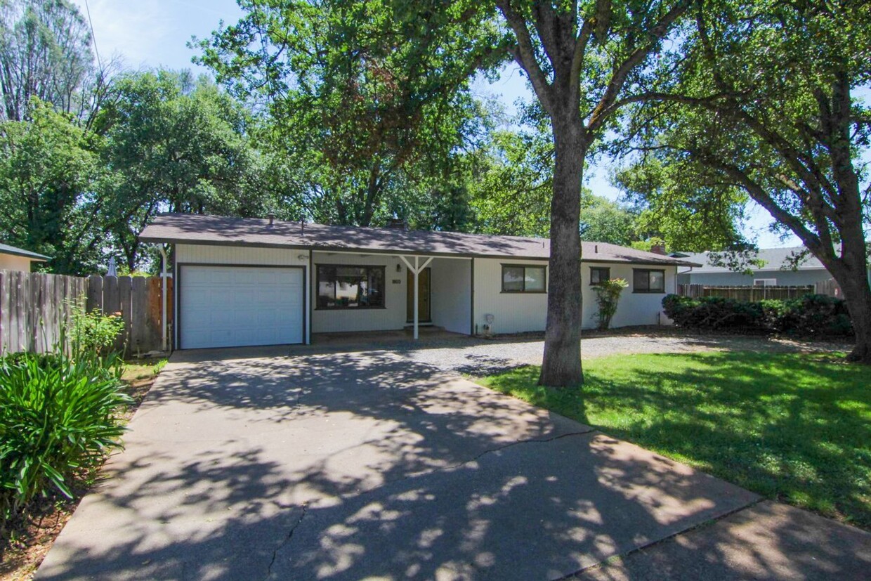 Primary Photo - Spacious Home Near Mistletoe Elementary Sc...