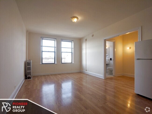 Building Photo - 3327 W Diversey Ave