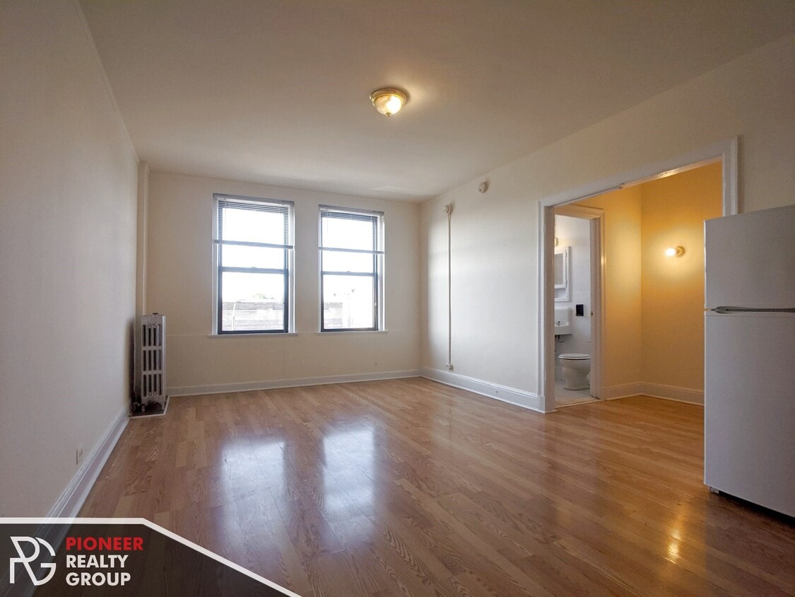 Primary Photo - 3327 W Diversey Ave