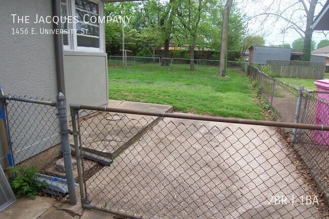 Building Photo - Very Nice 2 Bedroom In Great Neighborhood