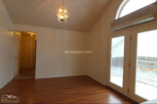 Building Photo - 1095 N Skyline Dr