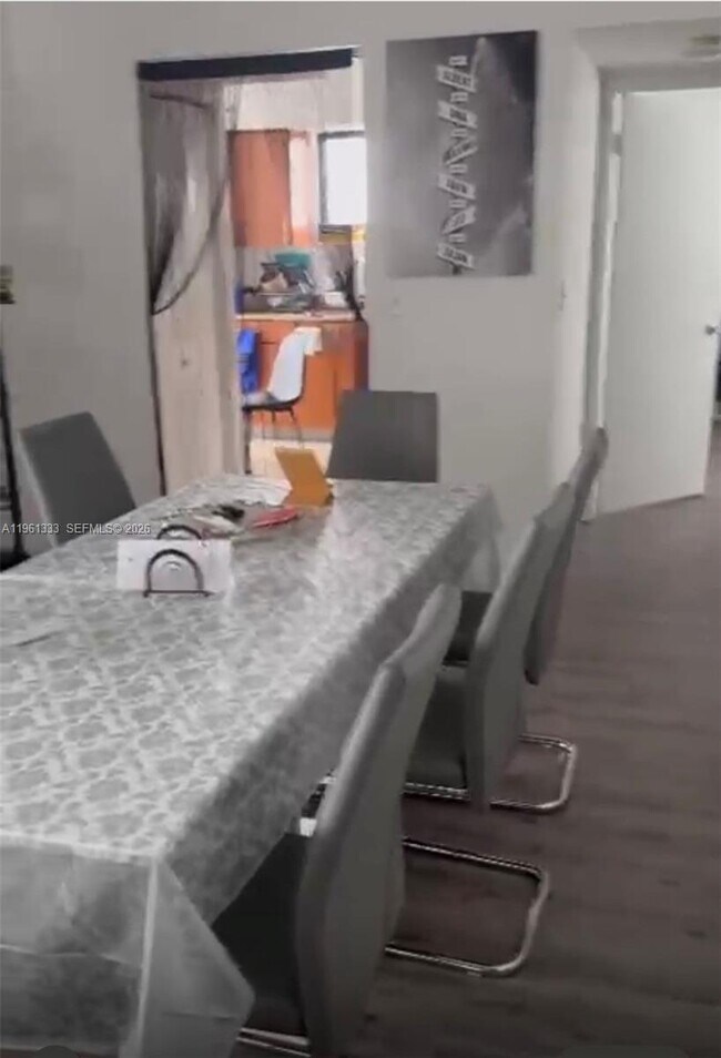 Foto del edificio - 3300 NE 192 St