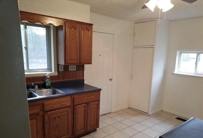 Building Photo - 5326 Beals Dr