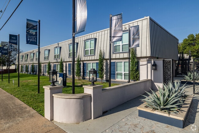 Building Photo - The Ashley at Bluffview Apartments