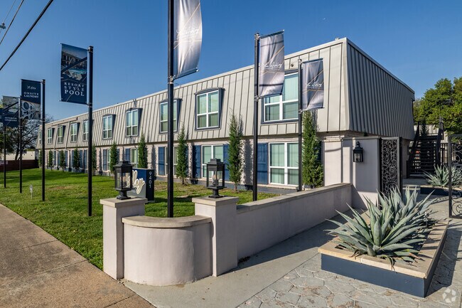 Foto del edificio - The Ashley at Bluffview Apartments