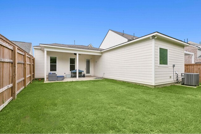 Building Photo - 9003 Magnolia Vw Dr