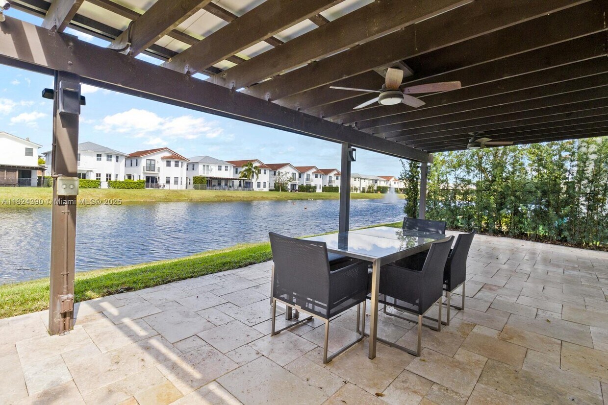 Foto principal - 10545 NW 69th Terrace