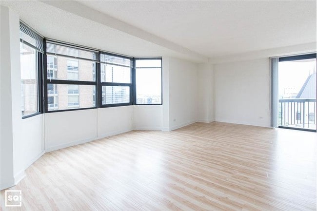 Building Photo - 806 N Dearborn St