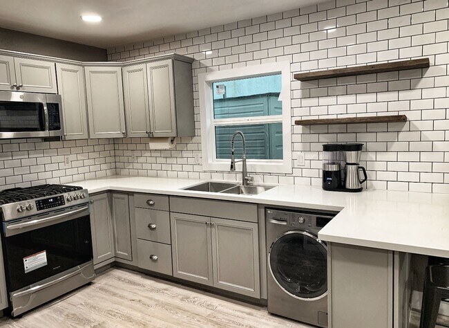 Foto del edificio - Renovated Studio in Downtown Sacramento! O...