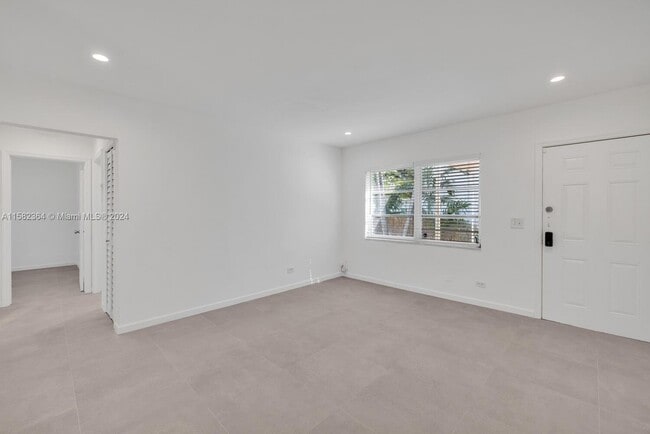 Building Photo - 545 NE 64th St