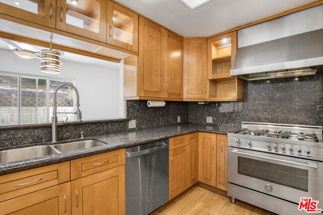 Building Photo - 5164 Don Pio Dr