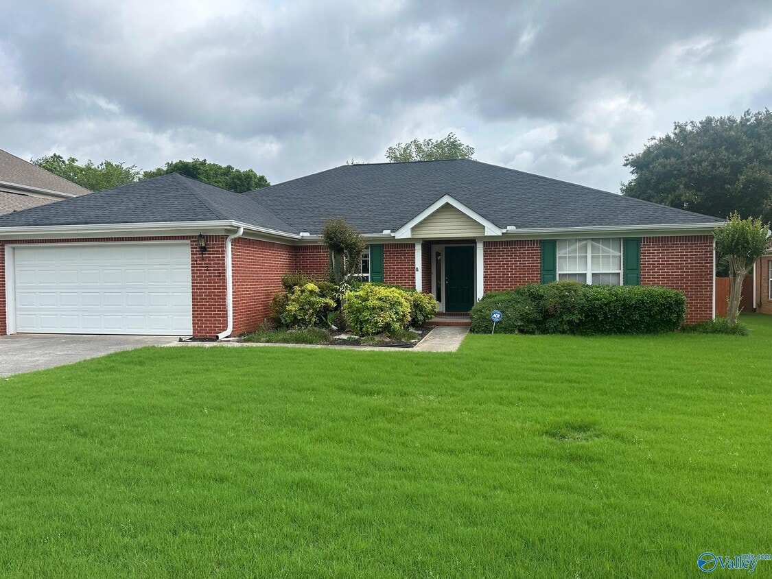 Foto principal - 123 Green Springs Dr