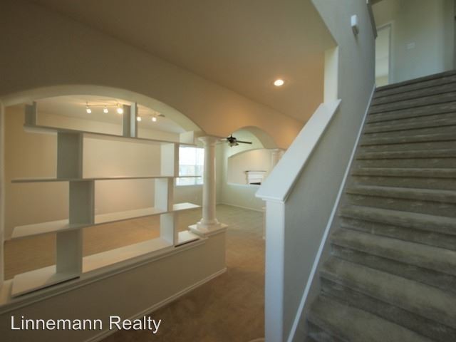 Building Photo - 4 br, 2.5 bath House - 4904 Willamette Lane