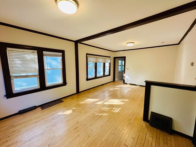 Foto del edificio - Charming 3-Bedroom Home in the Heart of So...