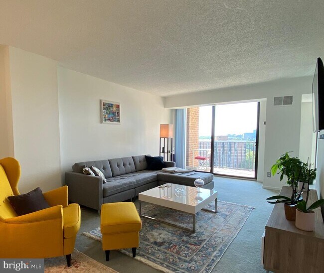 2311 Pimmit Dr Unit 1118, Falls Church, VA 22043 Room for Rent in