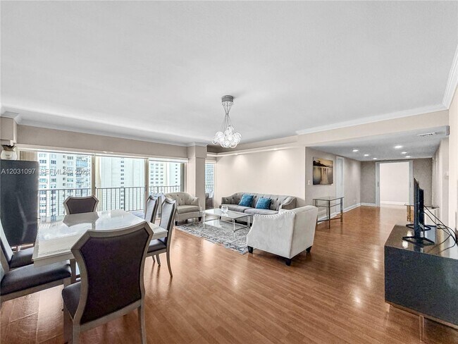 Foto del edificio - 1800 NE 114th St