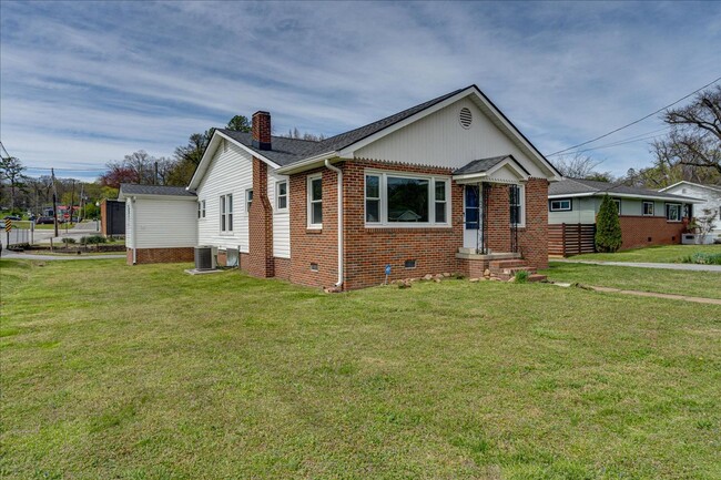 Photo - 3 bedroom home in Red Bank!