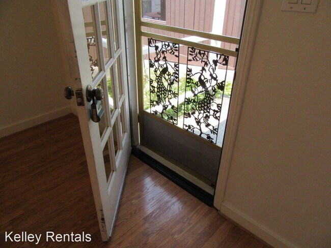 Building Photo - 2 br, 1 bath House - 3150 Hoen Ave Unit B