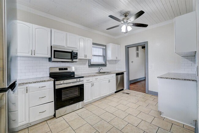 Building Photo - 801 NW 90th St