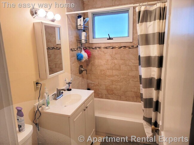 Foto del edificio - 127 Hillsdale Rd