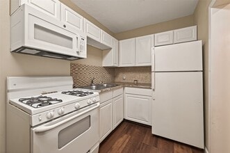 Building Photo - 1402 Munger St