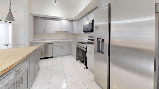 Foto del edificio - 220 SW 8th Ave