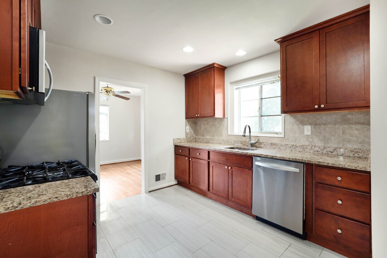 Foto principal - 5609 6th St S