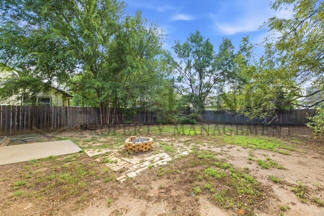 Foto del edificio - 10525 W Texas St