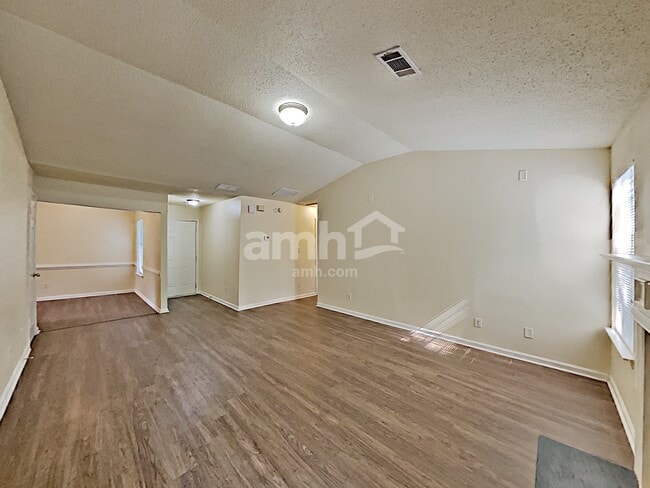 Building Photo - 271 Village Dr