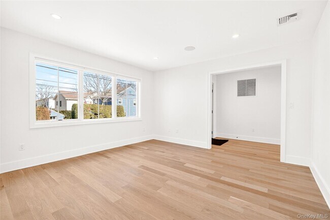 Building Photo - 306 Hunter St