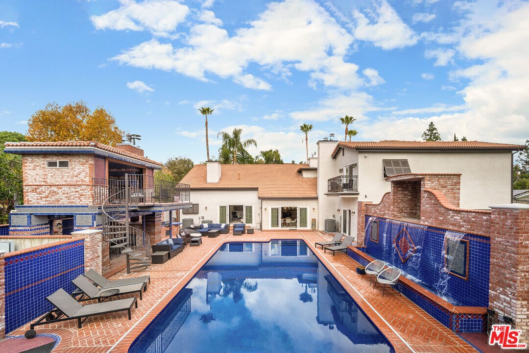 Foto principal - 23400 Califa St